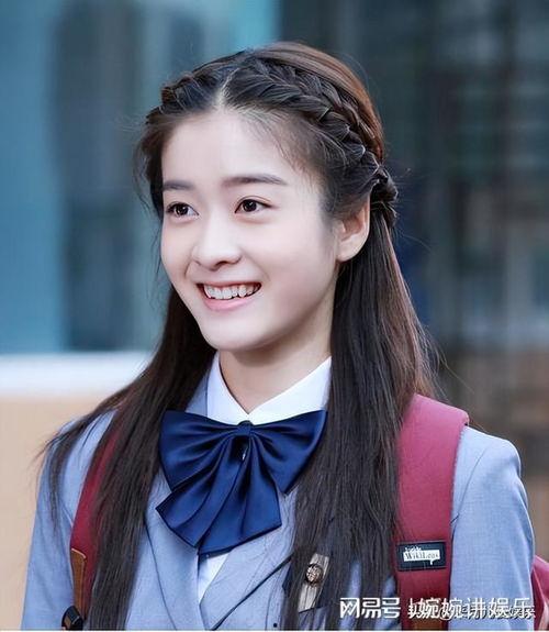 笑起来有虎牙明星,揭秘笑起来有虎牙的明星魅力