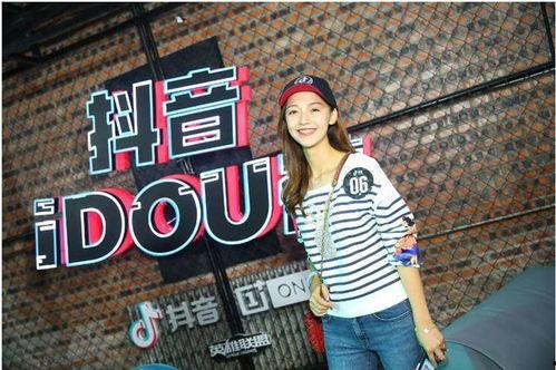 抖音跳舞很火的女网红,她用舞步征服亿万粉丝