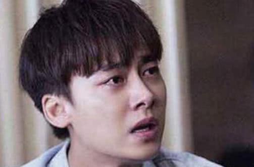 男明星流泪的图片,男星深情演绎感人瞬间