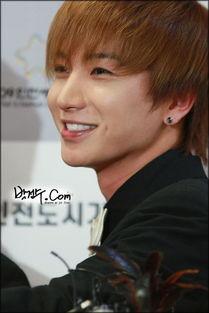 韩国男明星笑容