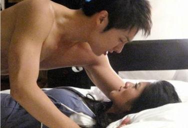 美女明星床戏吻戏,揭秘美女明星床戏吻戏背后的故事