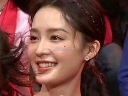 杨紫和李沁最新爆料照片,时尚魅力尽显