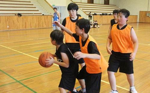 小孩打篮球vs网红,童趣篮球场VS网红风采秀